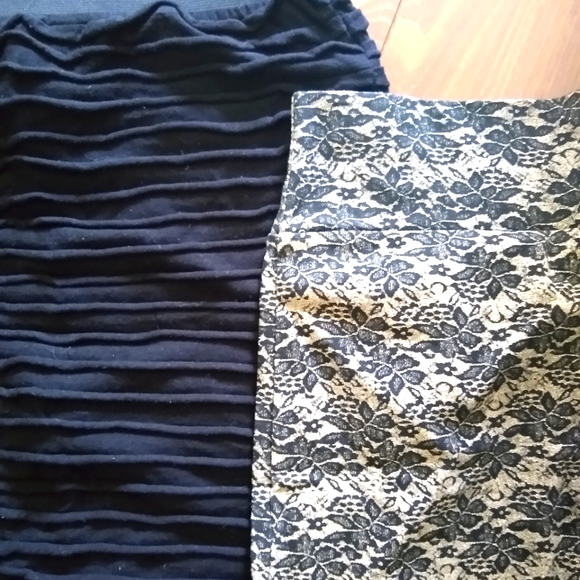 2 Mini Skirts XS/S - Picture 2 of 2